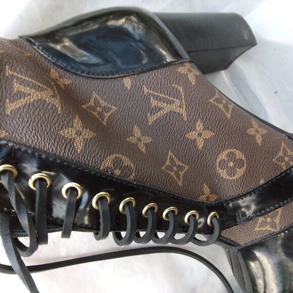 Louis Vuitton - Picture 2 of 5